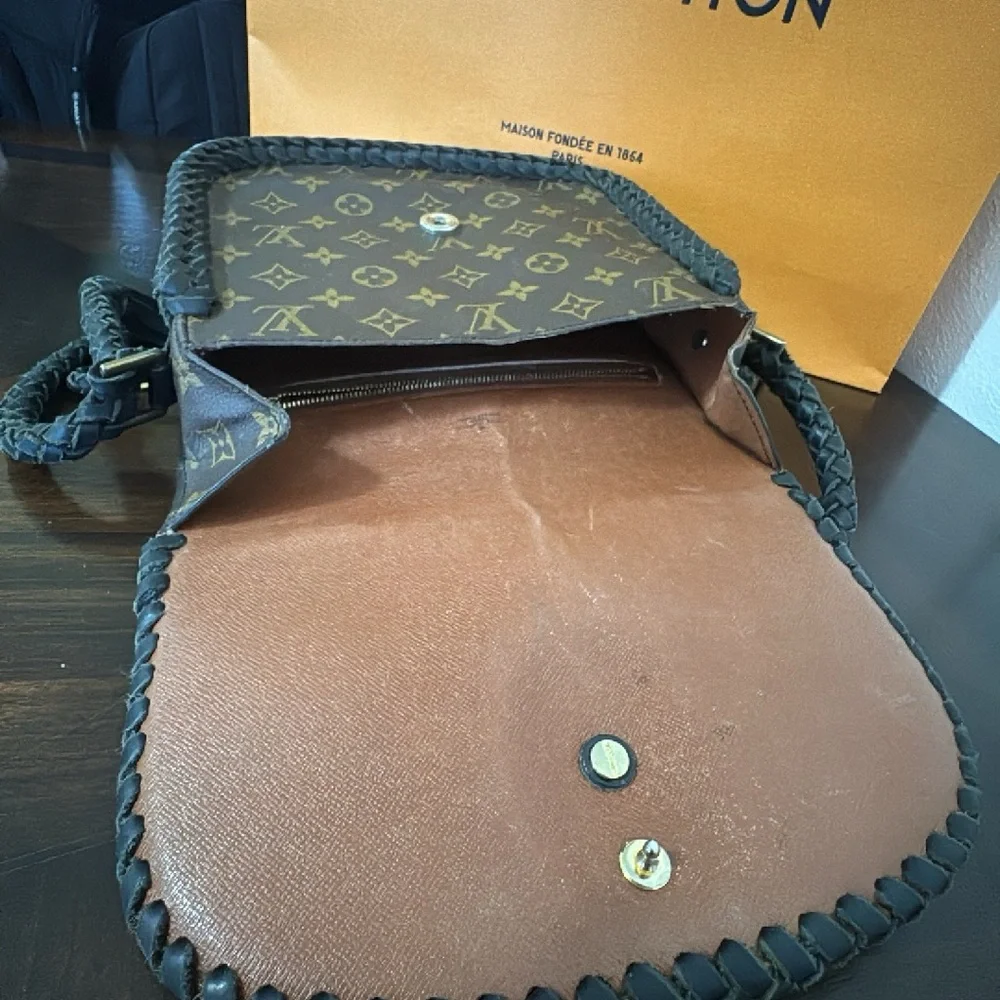Louis Vuitton Monogram Crossbody Bag with Turquoise Accent - Picture 5 of 5